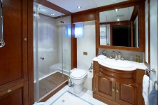 BLUE ATTRACTION -  Twin Bathroom